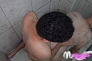 Fui alugar um apartamento e o funcionario da mobiliária foi me mostrar o banheiro e me comeu lá mesmo - full red