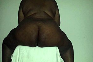 omg, my fat ass is so big and ready for fucking...