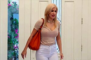 hey emma hix, show me how you suck and lick like a pro, stepmom!