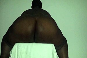 omg, my fat ass is so big and ready for fucking...