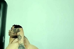 i do my first anal with a glass dildo, it's so bigg!