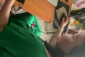 Russian amateur gets interrupted by phone sex and can’t focus on work