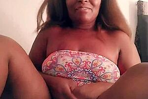 watch this fat milf shake her thick ass in underwear to hood hop?