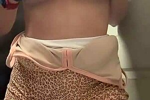 cheiro de testosterona, man, i’m lovin this brazilian housewife at gym