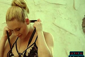 She takes selfies outdoor, naturally curvy