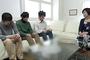 「初めてがおばさんと生じゃいやかしら？」 貞くんが人妻熟女と最高の筆下ろし性交　堀美也子