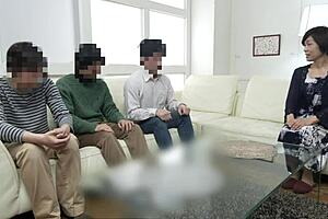 「初めてがおばさんと生じゃいやかしら？」 貞くんが人妻熟女と最高の筆下ろし性交　堀美也子