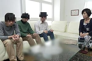 「初めてがおばさんと生じゃいやかしら？」 貞くんが人妻熟女と最高の筆下ろし性交　堀美也子