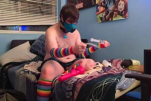 Chiot Soumis Se Pratique Avec Son Bad Dragon