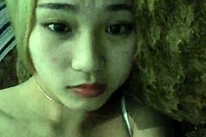 看这个可爱日本少女18+的狂野丑闻！