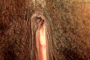 Check out this hairy ebony pussy close up 😍