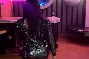 i follo a un fan por primera vez joder se corre dentro de mi