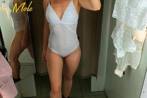 Perfect body girl teases in fitting room clips