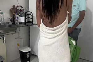 delivery guy gets alternative payment from customer