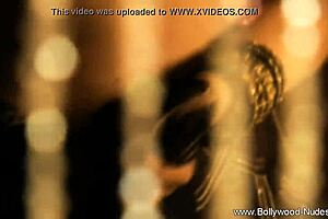 seductress indian milf dancer strips