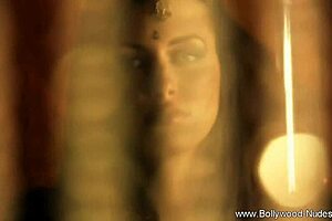 seductress indian milf dancer strips