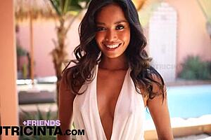 Beautiful Putri Cinta Shows Wet Pussy On Pool