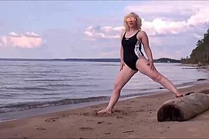 Steamy bath time with a sexy big-ass beauty at sea