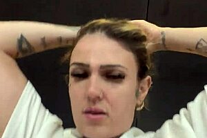 Sapatona Gets Horny at Gym Showing Nipples