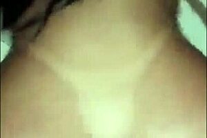 Morena gostosa spreads her ass for amateur anal assfucking in this hot scene