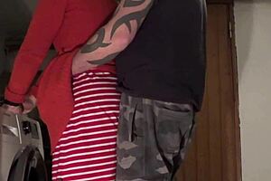 زوجة صغيرة الصدر تنيك في غرفة الغسيل