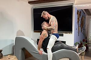 WATCH MUSCLE FRANK VALENCIA'S BEAUTIFUL BAREBACK CREAMPIE!