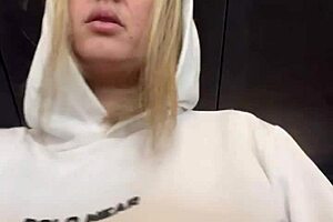 Sapatona Gets Horny at Gym Showing Nipples