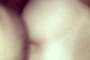 Comendo novinha gostosa enquanto ela mete o dedo no cu