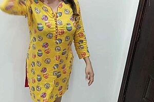 Sobia Nasir Dirty Urdu Hindi Moaning on WhatsApp