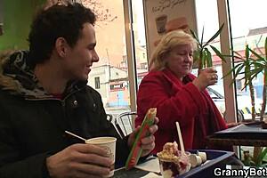 Wow, he picked up a huge old grandma for wild cock riding!