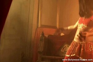 Watch brunette beauty dance nude belly erotically!