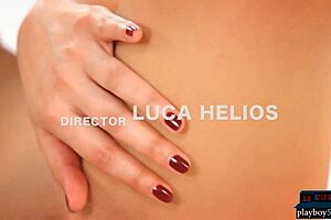 Große Titten tschechische Rothaarige Paula Shy zieht sich selbstbewusst nackt aus.