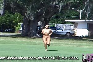 i saw this wild latina streakin across the public golf course, her ass shavin and flashin nude