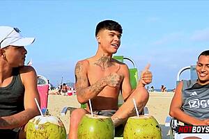 fodendo o safado junto do meu melhor amigo com big cocks double penetration 😜