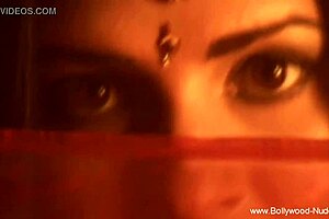 Watch brunette beauty dance nude belly erotically!