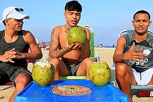 fodendo o safado junto do meu melhor amigo com big cocks double penetration 😜