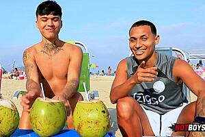 fodendo o safado junto do meu melhor amigo com big cocks double penetration 😜