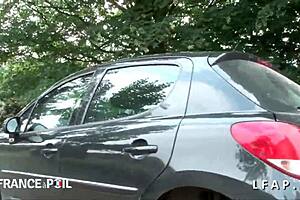 La prof cougar donne cours en lingerie intro