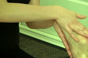 First Time Beautiful Babe Gets Whole Body Massaged to Orgasm