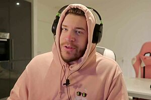 In My Hero Academia, the HERO CUMMIES through a BIG PLOT HOLE with FOOTJOB and RIDING.