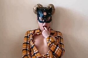 Young big ass slut masturbates for you