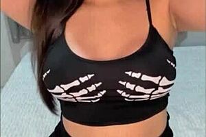 morena safada shows off big tits and ass while using dildo on wet pussy