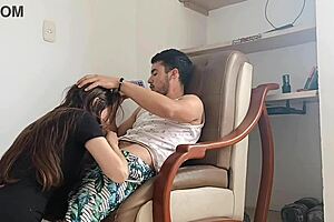 Sorprendo a mi hermanastra y la follo duro en casa parte 1