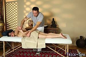 i saw this cummy babe gettin massaged and banged hard