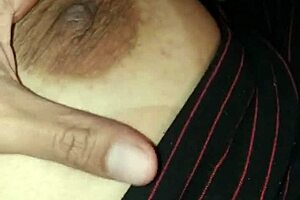 Me Chamou Para Assistir Netflix E Apagou No Meu Colo, Aproveitei Para Filmar Escondido Suas Belas Tetas, Imagina Essas Tetas Com Leite Que Delícia Vai Ser?