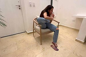 me encanta que mi jefe lesbiana me de ordenes mientras su esposo no esta?