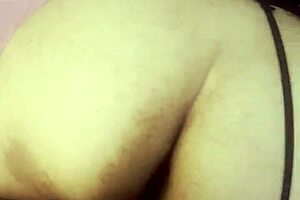 Cogidota de a perrito afortunado de pito chico se coge por fin a su amiga 😏