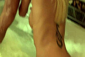 Kdo odolá Renatě Davila? Sheila Stone s velkým kokotem v kompilaci režírované Robym Bianchi.