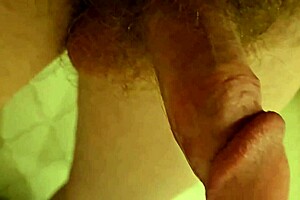 watch this gay dude masturbating solo and shooting cum everywhere 💦