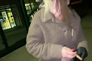 cracky forgets objects in her pussy